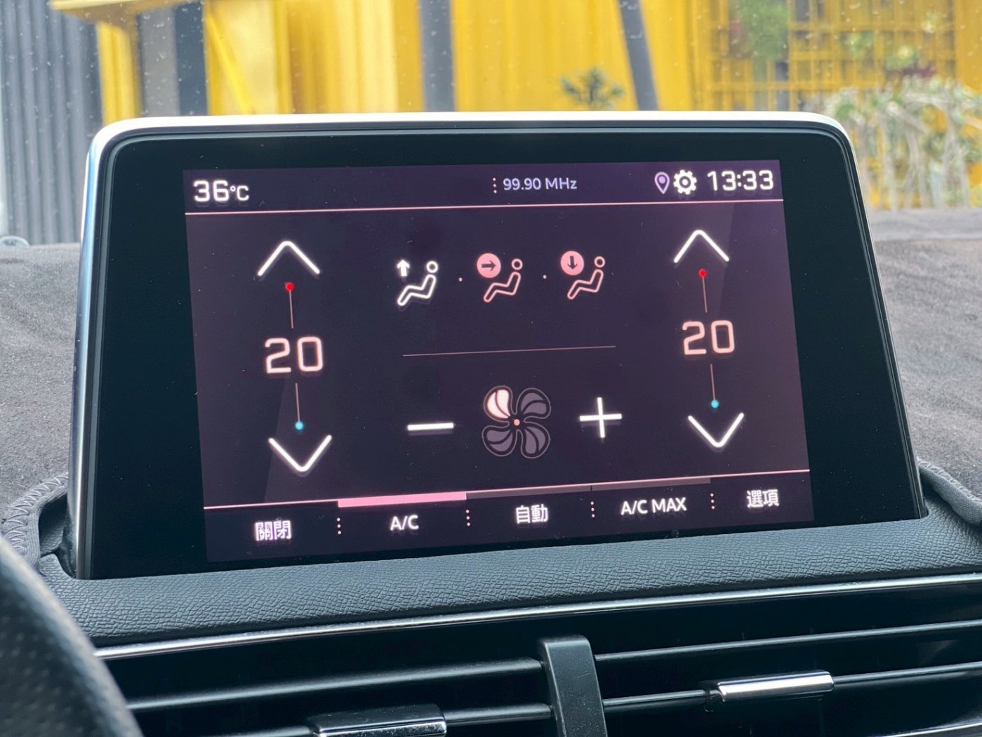 Peugeot 寶獅 ／ 5008 ／ 2022年 ／ 2022年 Peugeot 5008 白黑色 寶獅中古車 ／ MG車庫(台南)