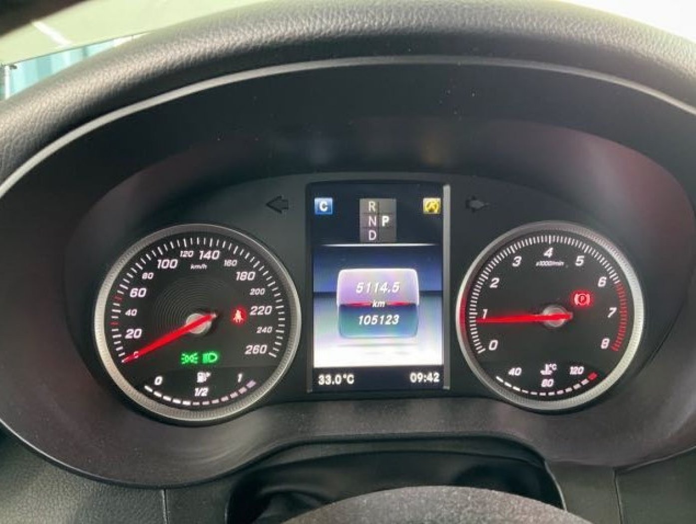 Benz 賓士 ／ GLC-Class ／ 2018年 ／ 2018年 Benz  GLC-200 銀色 賓士休旅車 ／ MG車庫(台南)