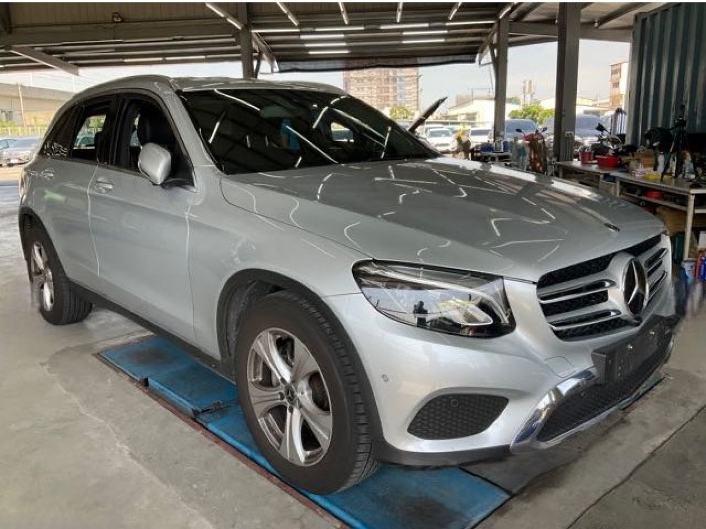 Benz 賓士 ／ GLC-Class ／ 2018年 ／ 2018年 Benz  GLC-200 銀色 賓士休旅車 ／ MG車庫(台南)