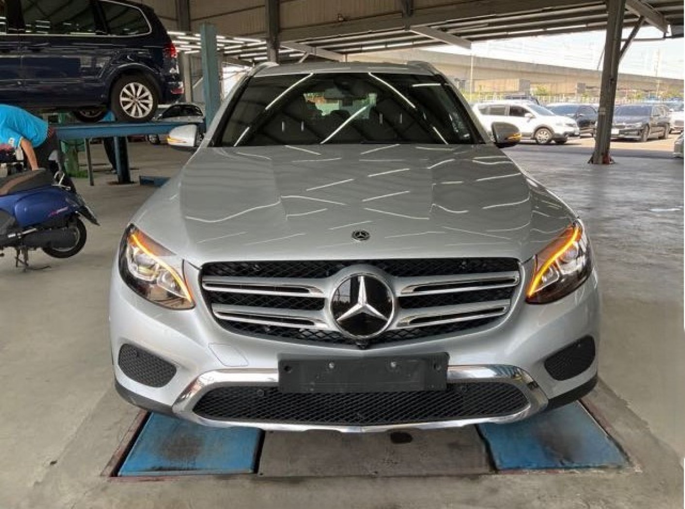Benz 賓士 ／ GLC-Class ／ 2018年 ／ 2018年 Benz  GLC-200 銀色 賓士休旅車 ／ MG車庫(台南)