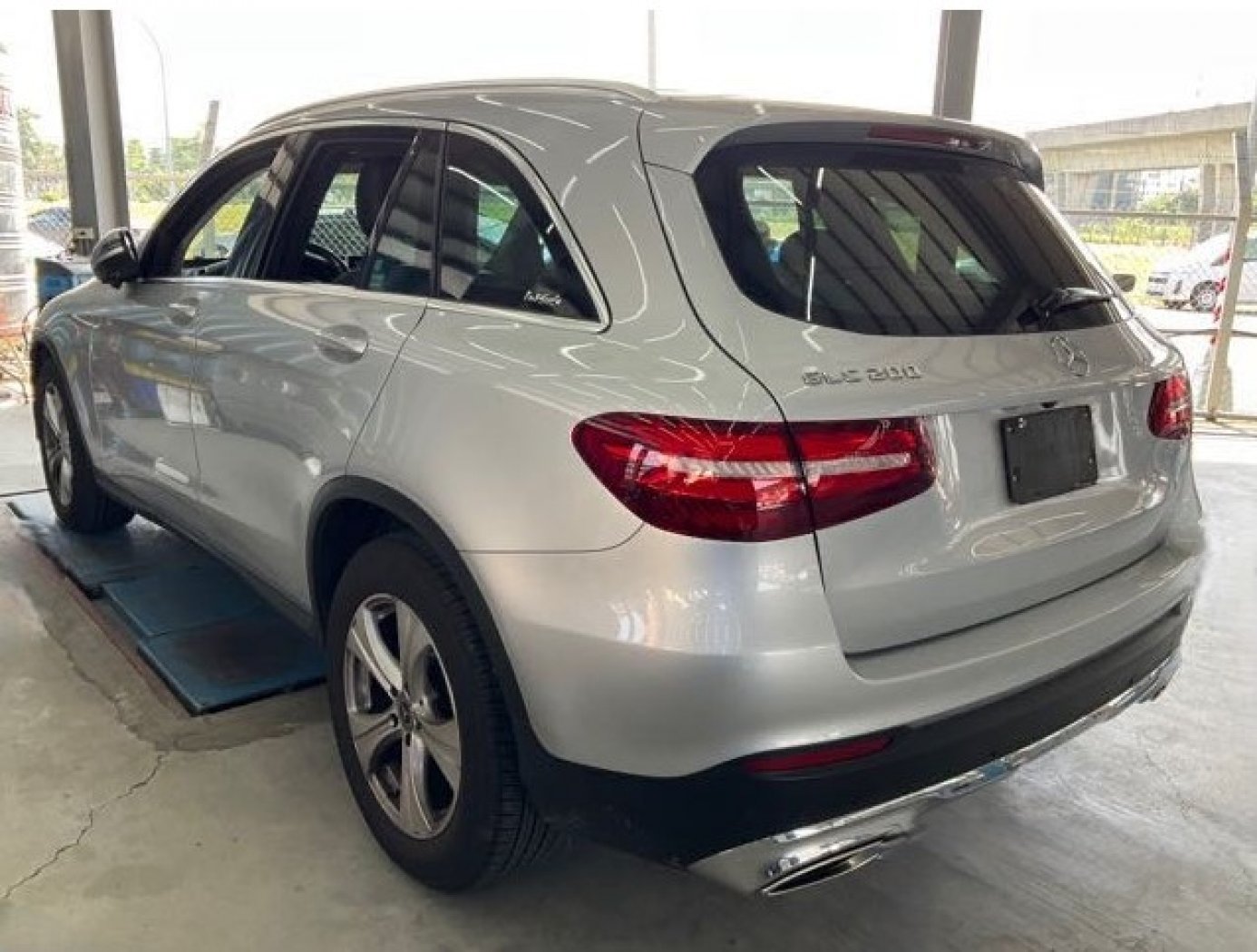 Benz 賓士 ／ GLC-Class ／ 2018年 ／ 2018年 Benz  GLC-200 銀色 賓士休旅車 ／ MG車庫(台南)