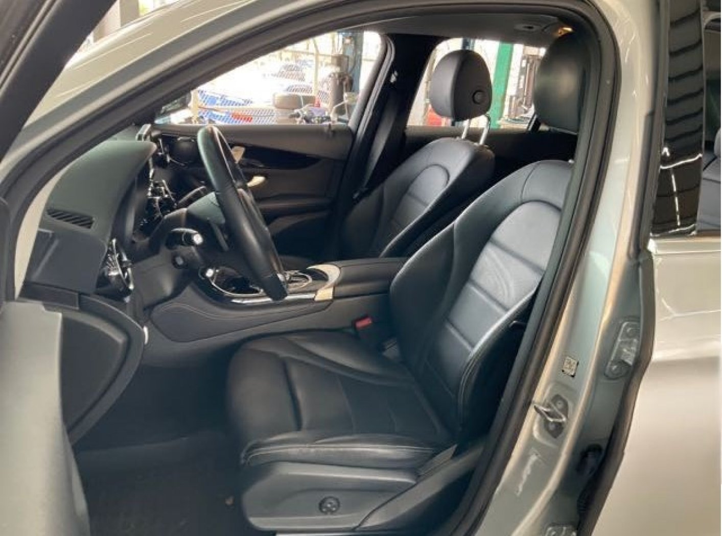 Benz 賓士 ／ GLC-Class ／ 2018年 ／ 2018年 Benz  GLC-200 銀色 賓士休旅車 ／ MG車庫(台南)