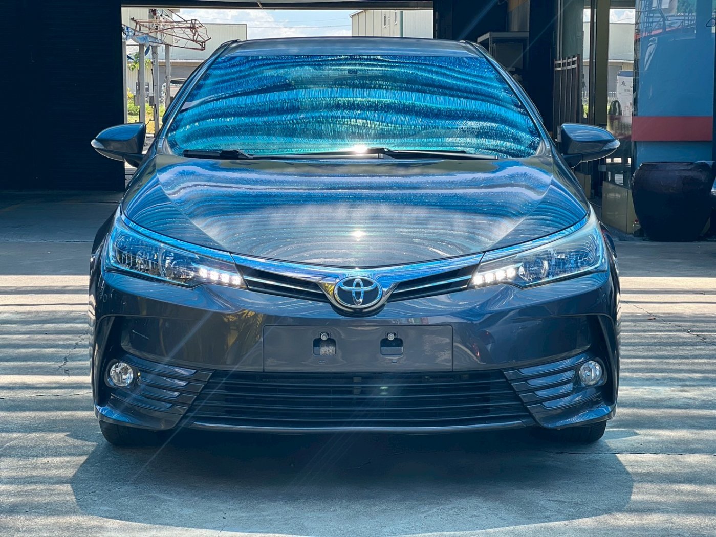 Toyota 豐田 ／ Altis ／ 2017年 ／ 2017年 Toyota Altis 灰色 豐田中古車 ／ 九肇匯元汽車 (台南)