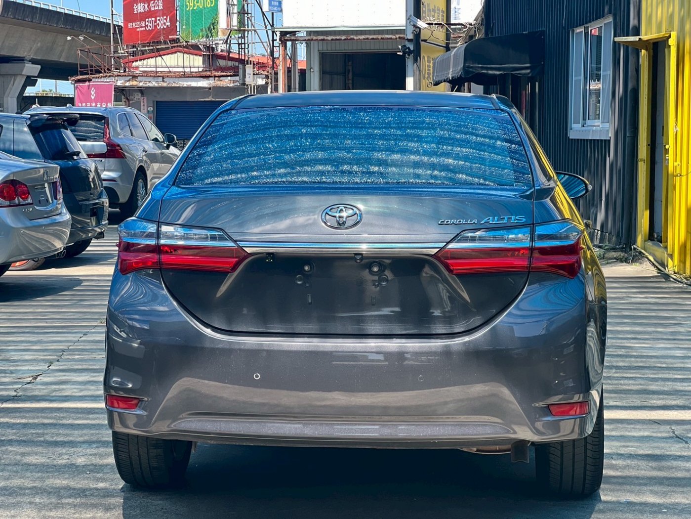 Toyota 豐田 ／ Altis ／ 2017年 ／ 2017年 Toyota Altis 灰色 豐田中古車 ／ 九肇匯元汽車 (台南)