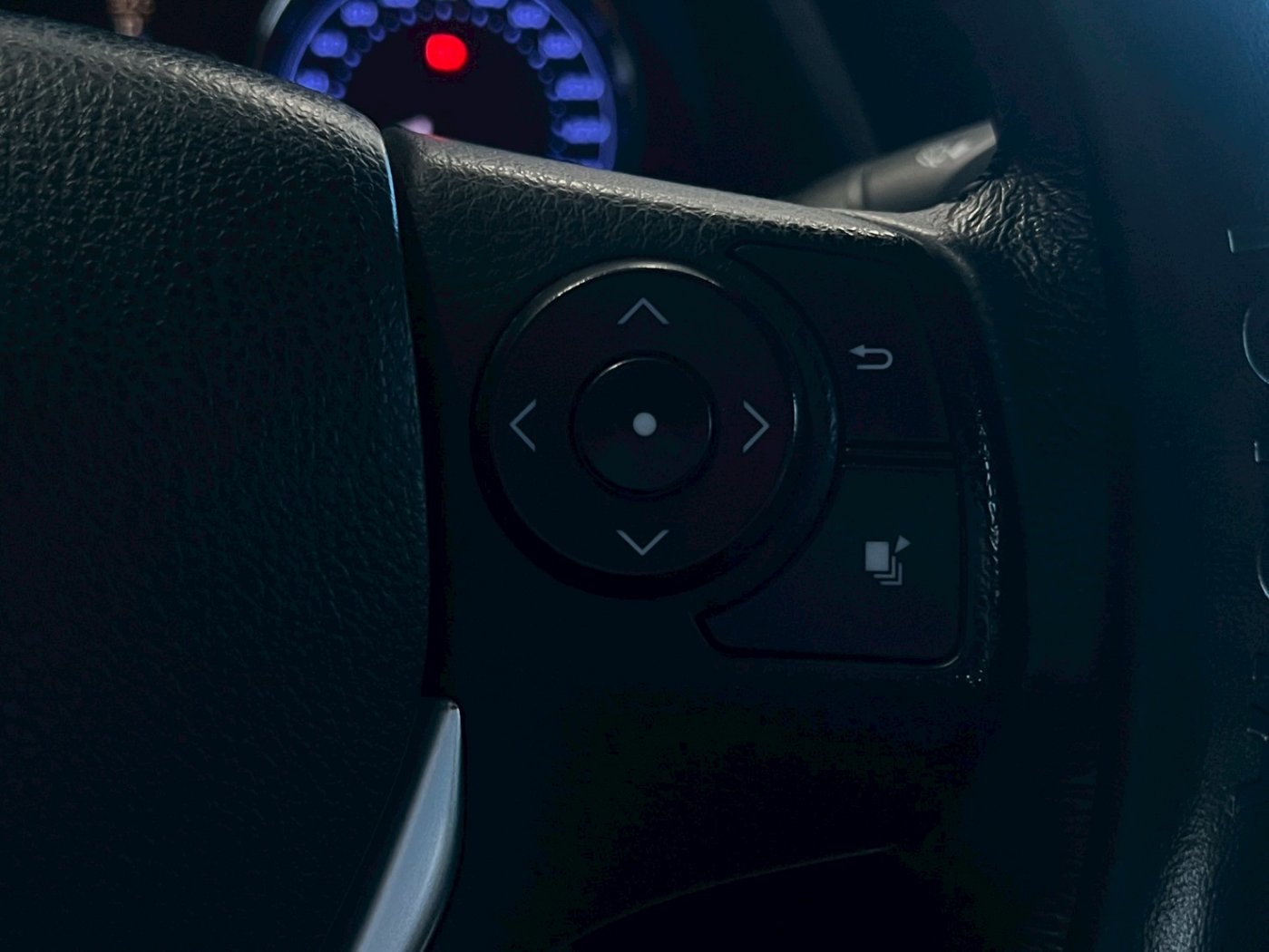 Toyota 豐田 ／ Altis ／ 2017年 ／ 2017年 Toyota Altis 灰色 豐田中古車 ／ 九肇匯元汽車 (台南)