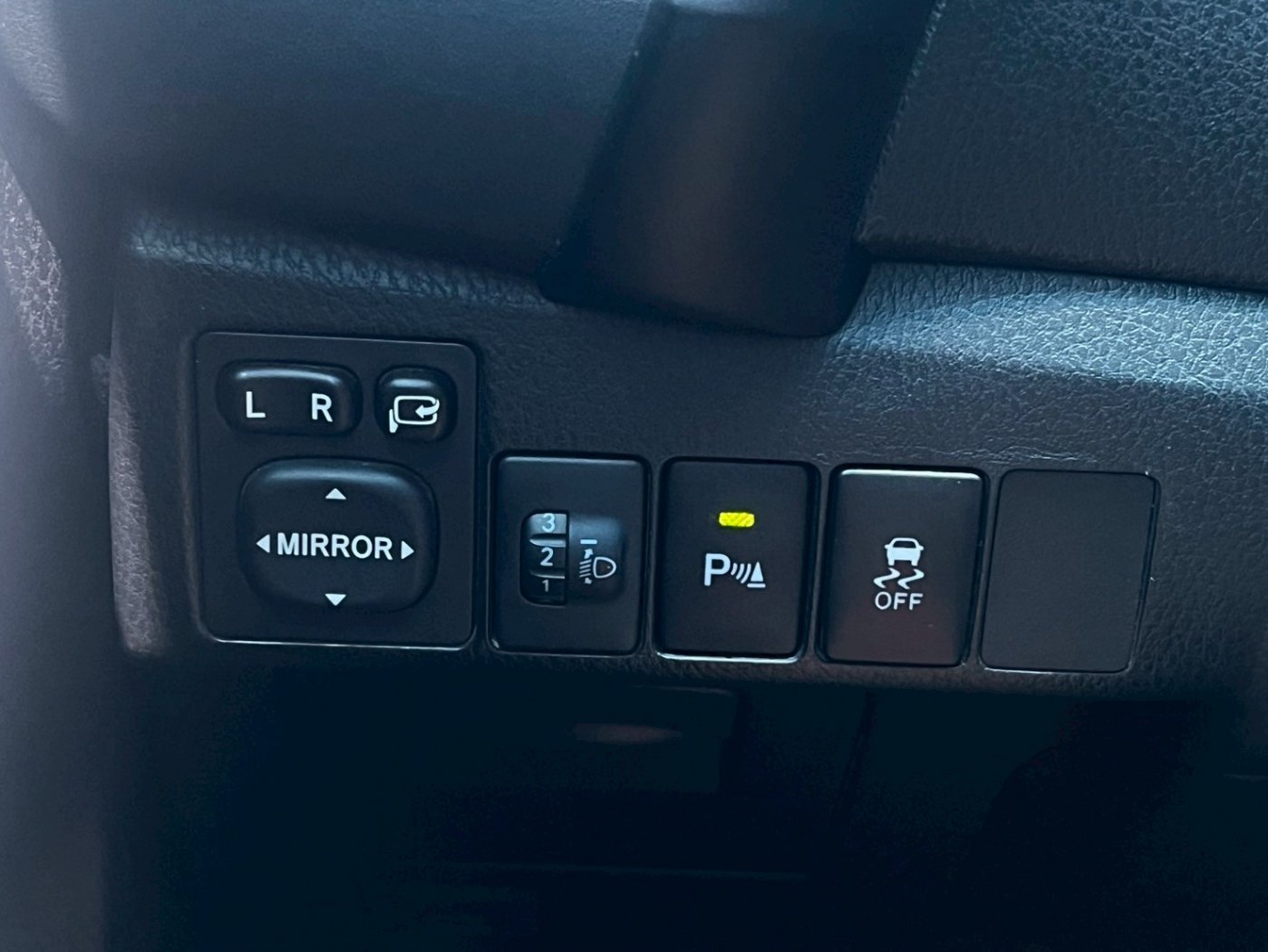 Toyota 豐田 ／ Altis ／ 2017年 ／ 2017年 Toyota Altis 灰色 豐田中古車 ／ 九肇匯元汽車 (台南)