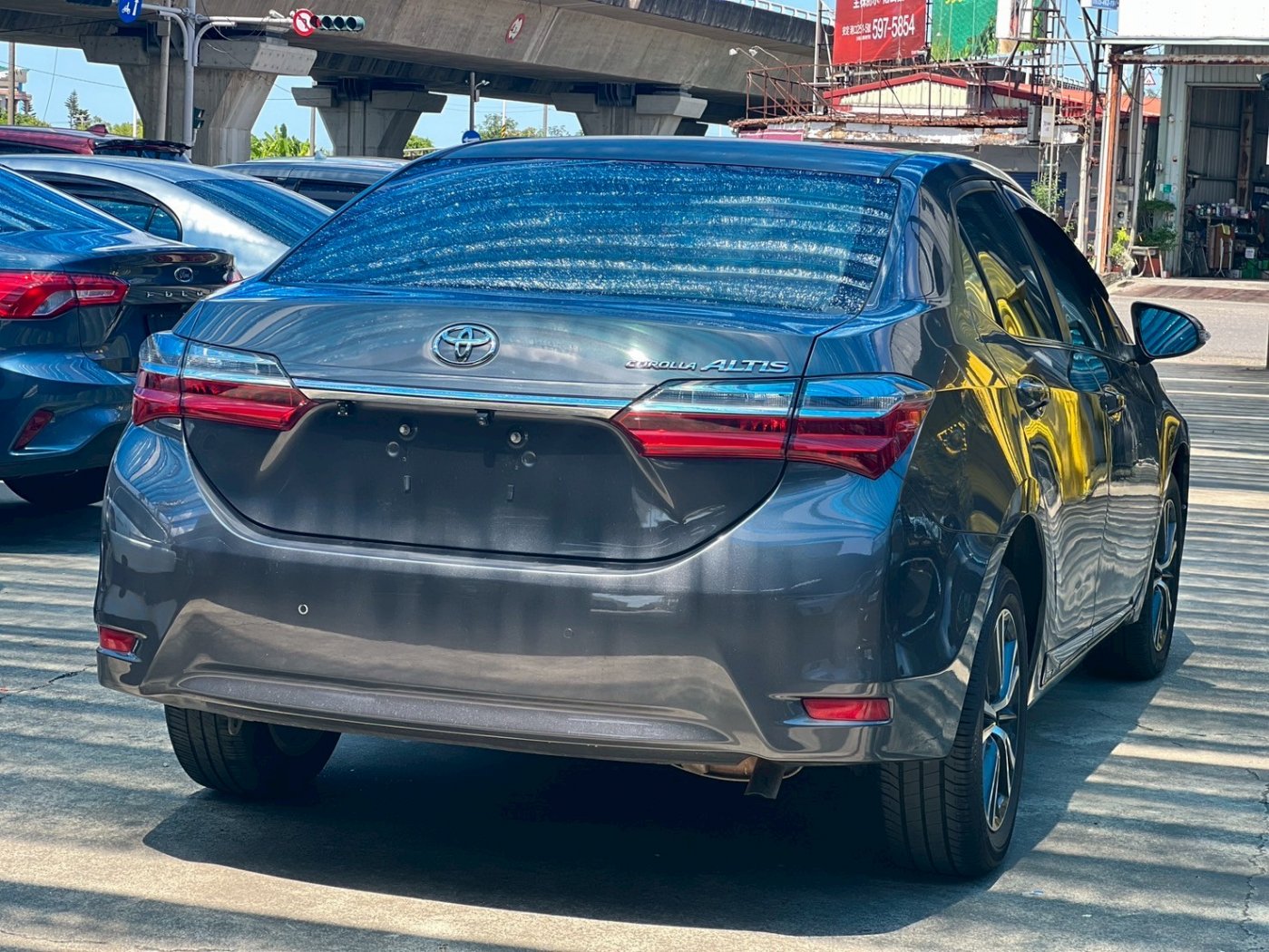 Toyota 豐田 ／ Altis ／ 2017年 ／ 2017年 Toyota Altis 灰色 豐田中古車 ／ 九肇匯元汽車 (台南)