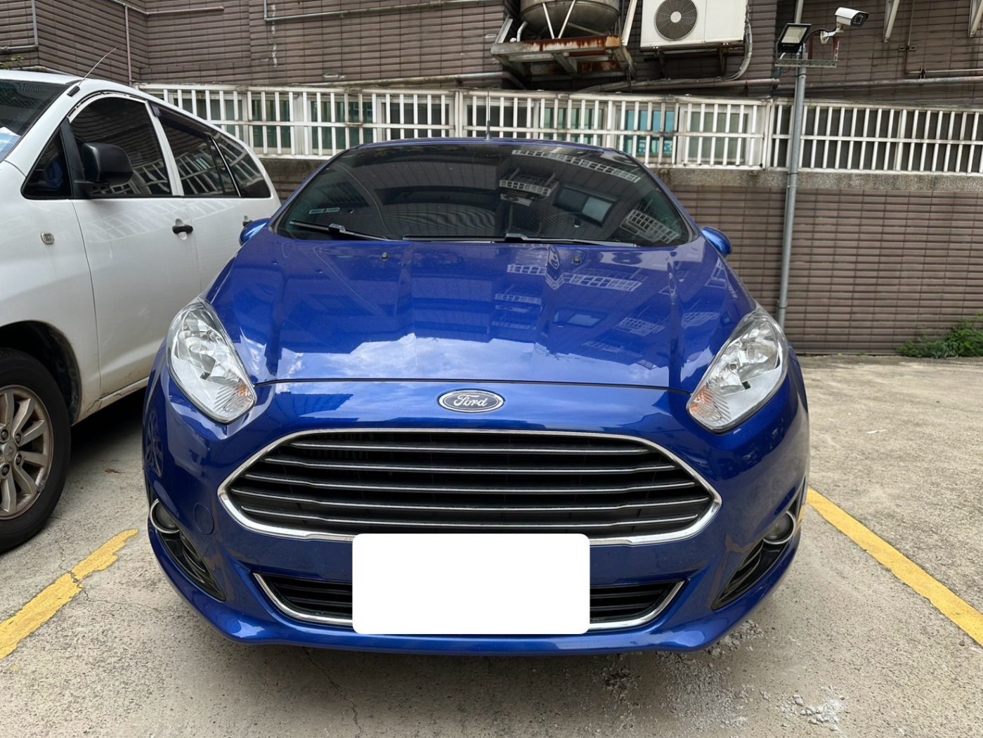 Ford 福特 ／ Fiesta ／ 2015年 ／ 2015年Ford Fiesta 藍色 福特中古車 ／ 成交區