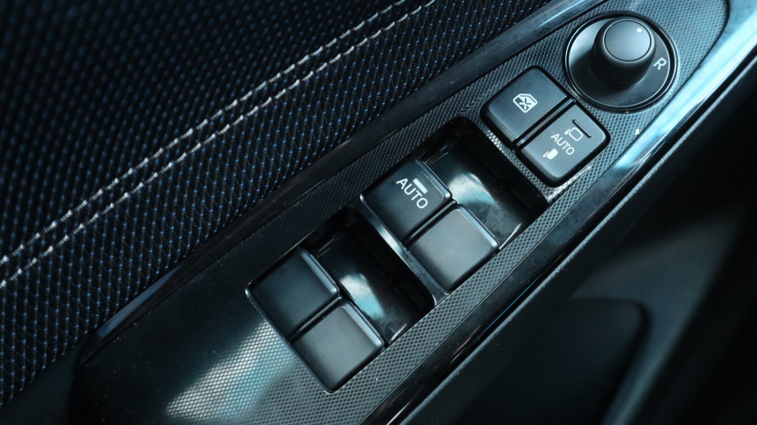 Mazda 馬自達 ／ Mazda 2 ／ 2022年 ／ 2022年Mazda 2 深紅色 馬自達中古車 ／ 九肇匯元汽車 (台南)