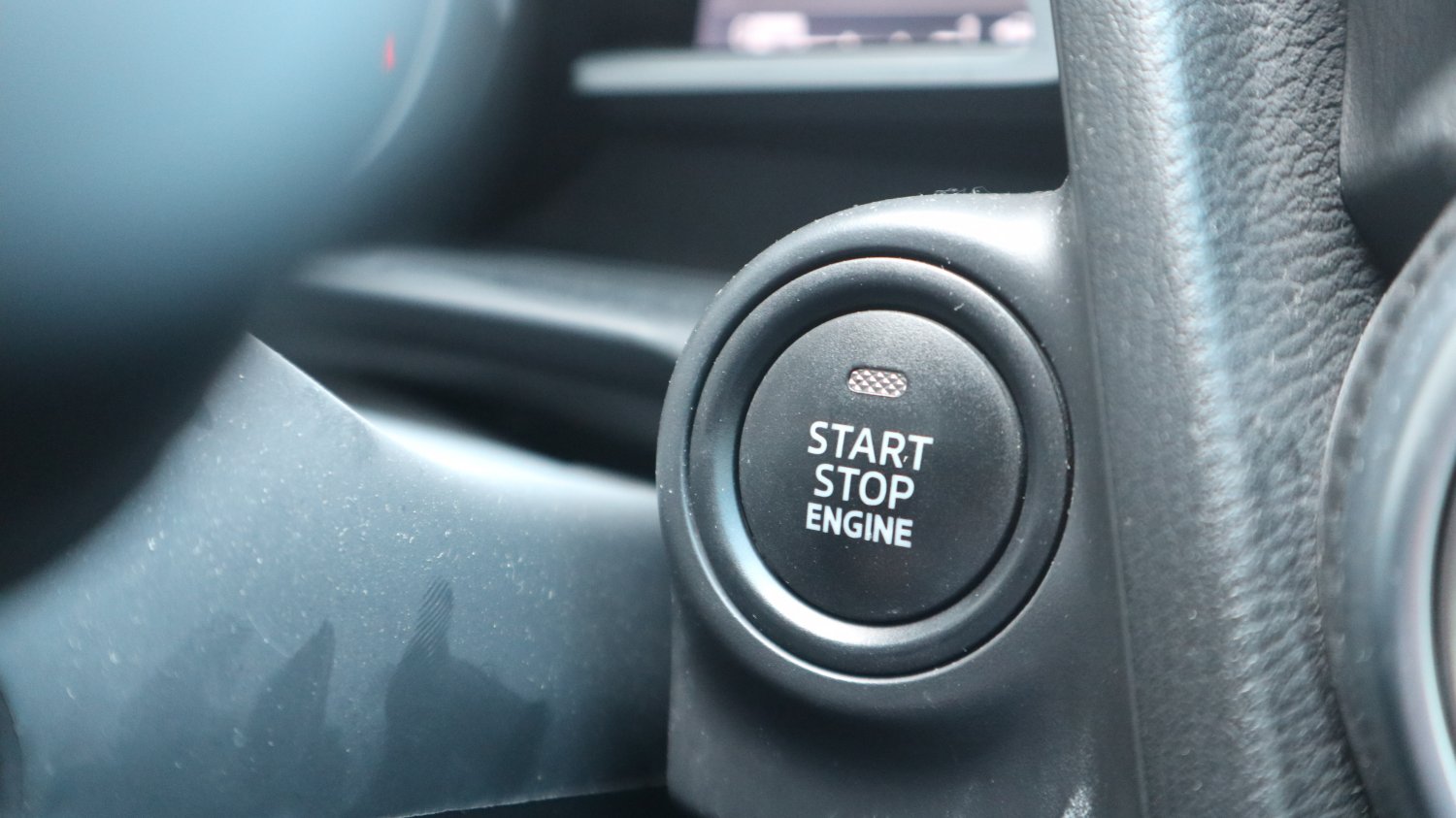 Mazda 馬自達 ／ Mazda 2 ／ 2022年 ／ 2022年Mazda 2 深紅色 馬自達中古車 ／ 九肇匯元汽車 (台南)