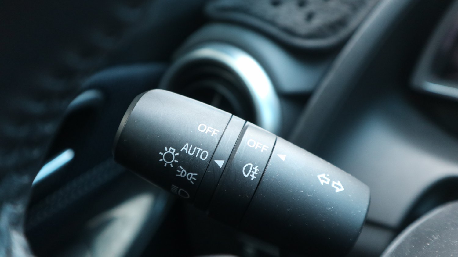 Mazda 馬自達 ／ Mazda 2 ／ 2022年 ／ 2022年Mazda 2 深紅色 馬自達中古車 ／ 九肇匯元汽車 (台南)