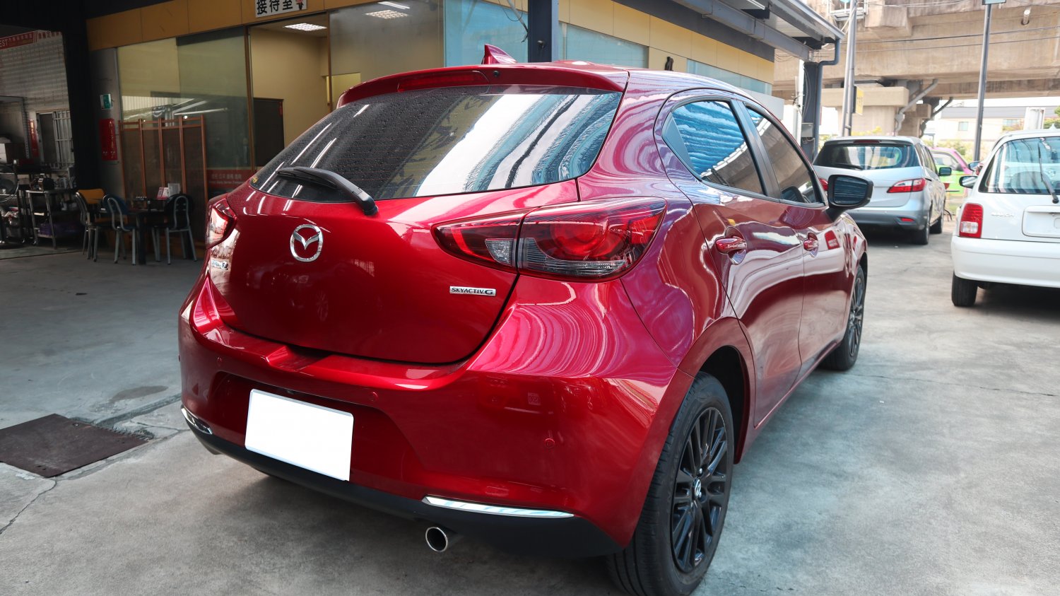 Mazda 馬自達 ／ Mazda 2 ／ 2022年 ／ 2022年Mazda 2 深紅色 馬自達中古車 ／ 九肇匯元汽車 (台南)