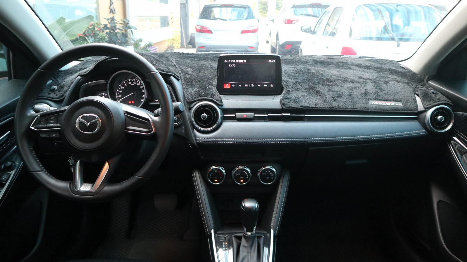 Mazda 馬自達 ／ Mazda 2 ／ 2022年 ／ 2022年Mazda 2 深紅色 馬自達中古車 ／ 九肇匯元汽車 (台南)