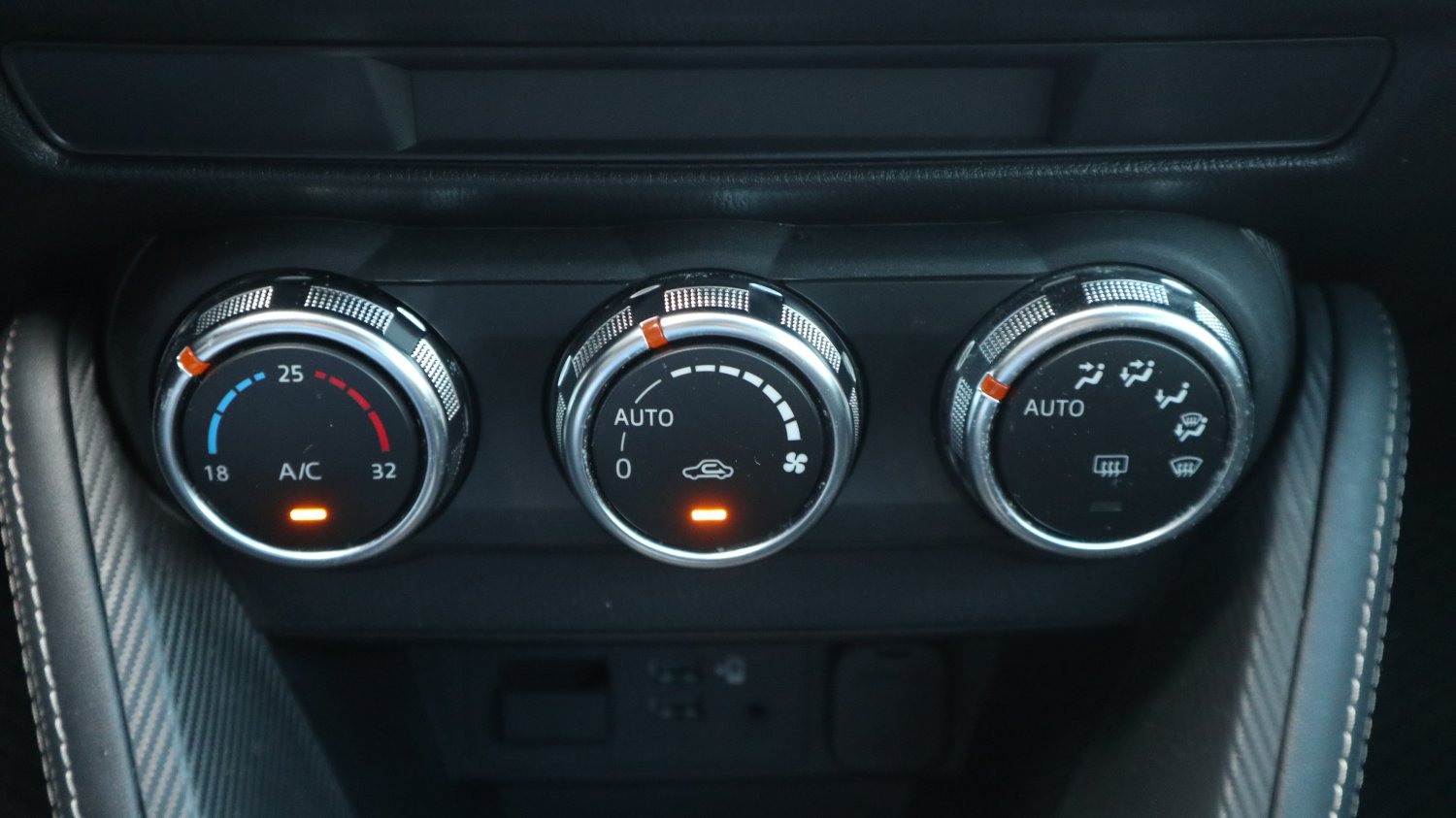 Mazda 馬自達 ／ Mazda 2 ／ 2022年 ／ 2022年Mazda 2 深紅色 馬自達中古車 ／ 九肇匯元汽車 (台南)