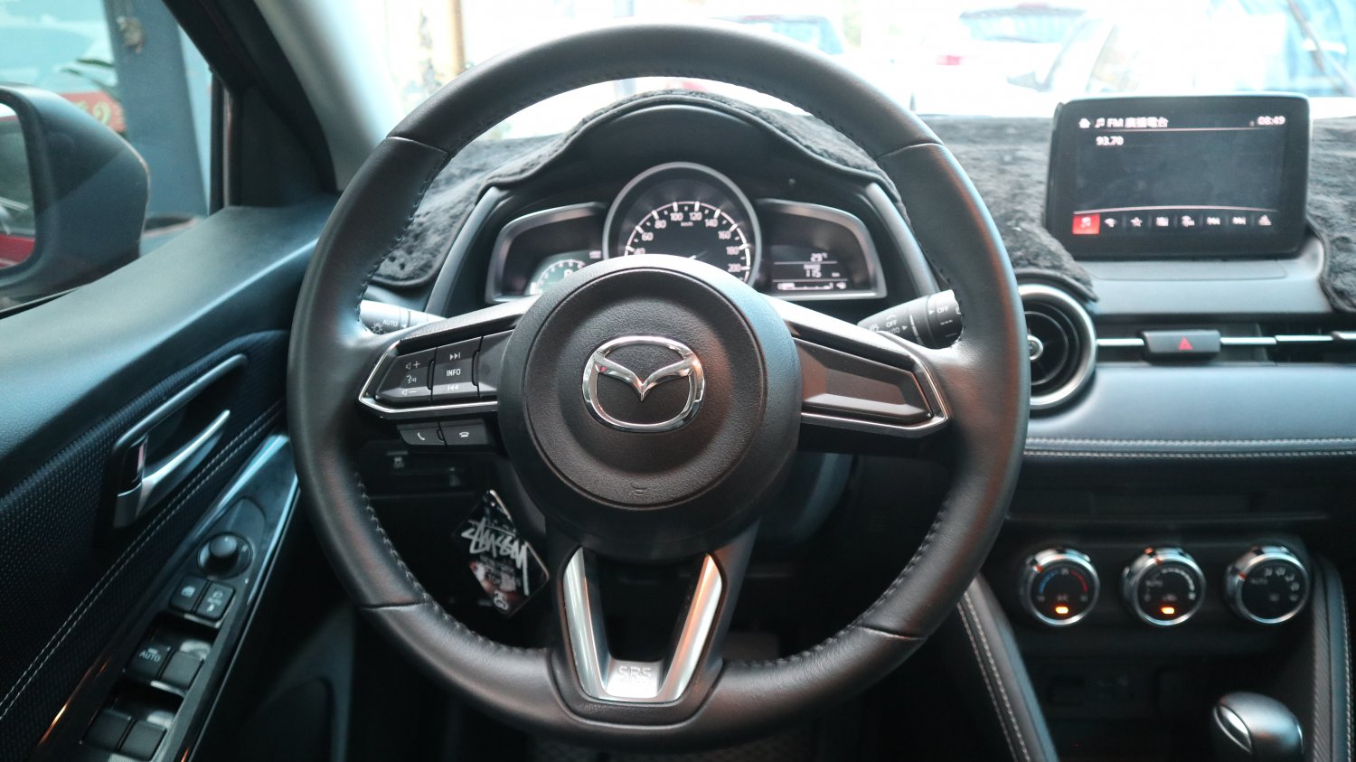 Mazda 馬自達 ／ Mazda 2 ／ 2022年 ／ 2022年Mazda 2 深紅色 馬自達中古車 ／ 九肇匯元汽車 (台南)