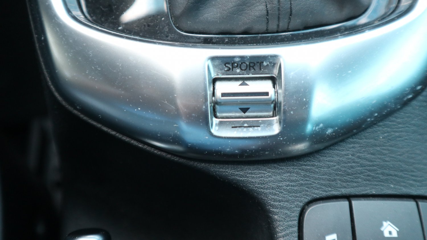 Mazda 馬自達 ／ Mazda 2 ／ 2022年 ／ 2022年Mazda 2 深紅色 馬自達中古車 ／ 九肇匯元汽車 (台南)