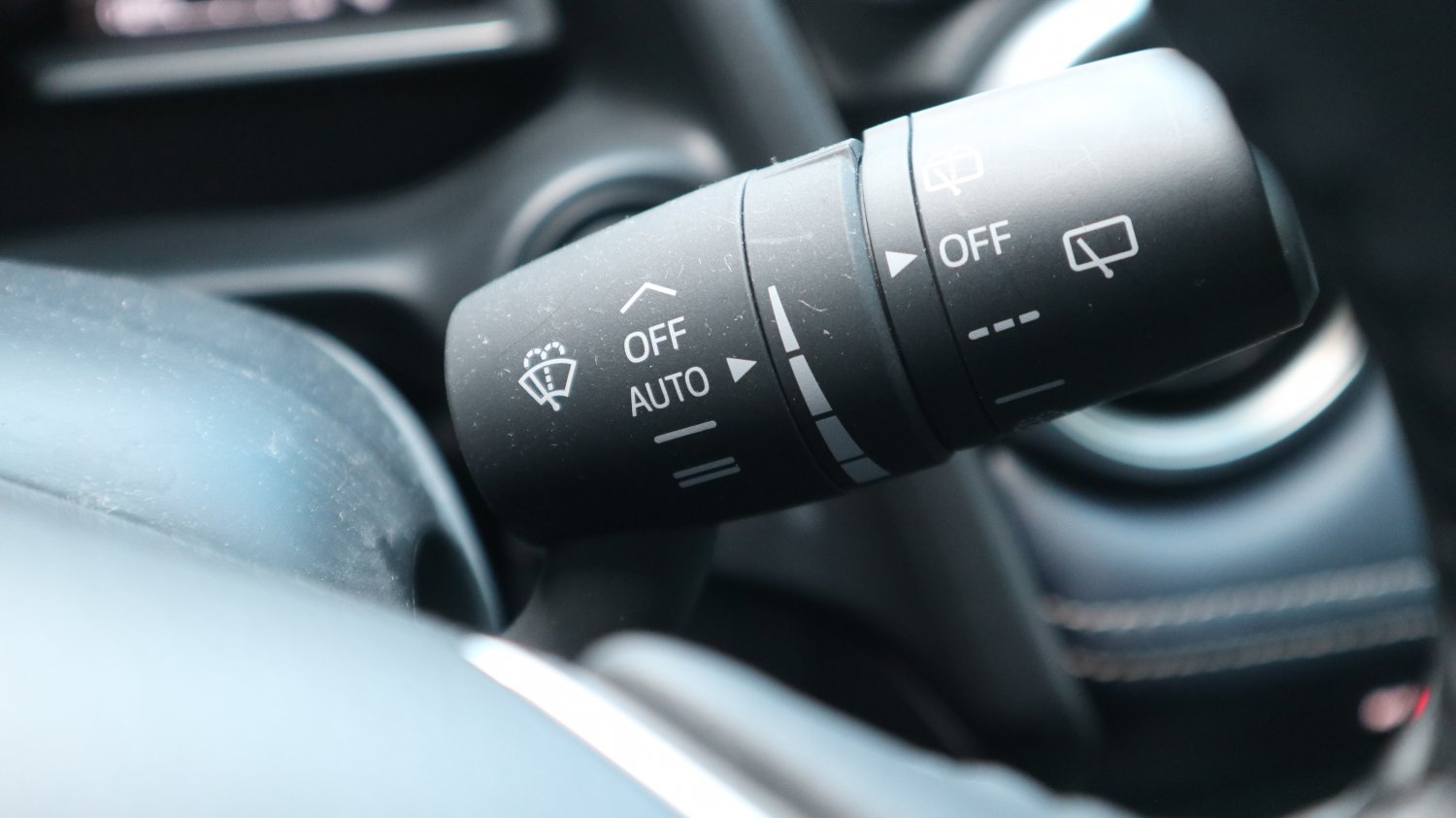 Mazda 馬自達 ／ Mazda 2 ／ 2022年 ／ 2022年Mazda 2 深紅色 馬自達中古車 ／ 九肇匯元汽車 (台南)