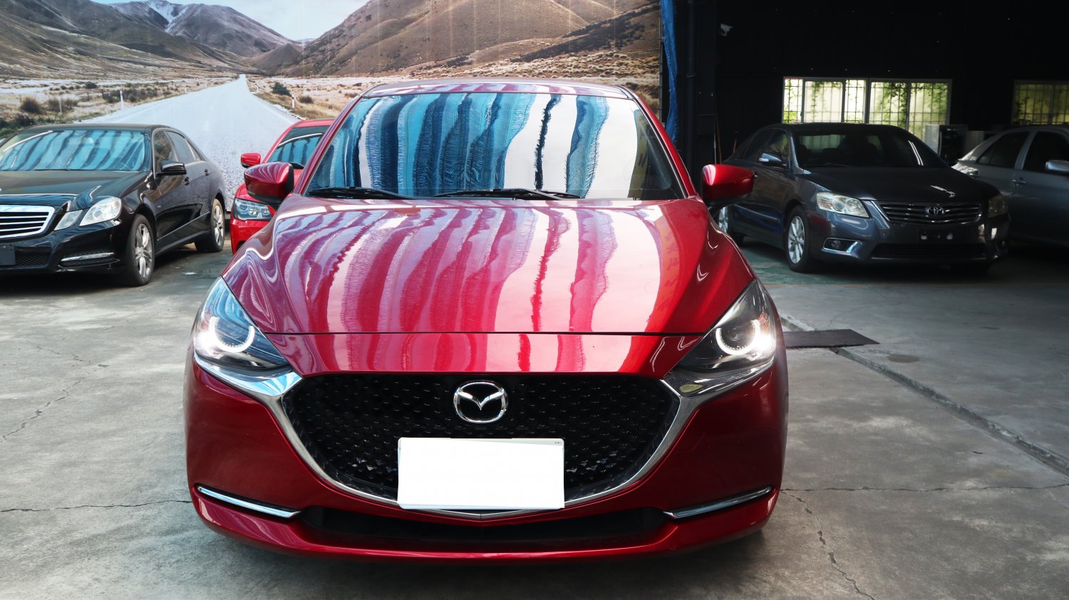 Mazda 馬自達 ／ Mazda 2 ／ 2022年 ／ 2022年Mazda 2 深紅色 馬自達中古車 ／ 九肇匯元汽車 (台南)