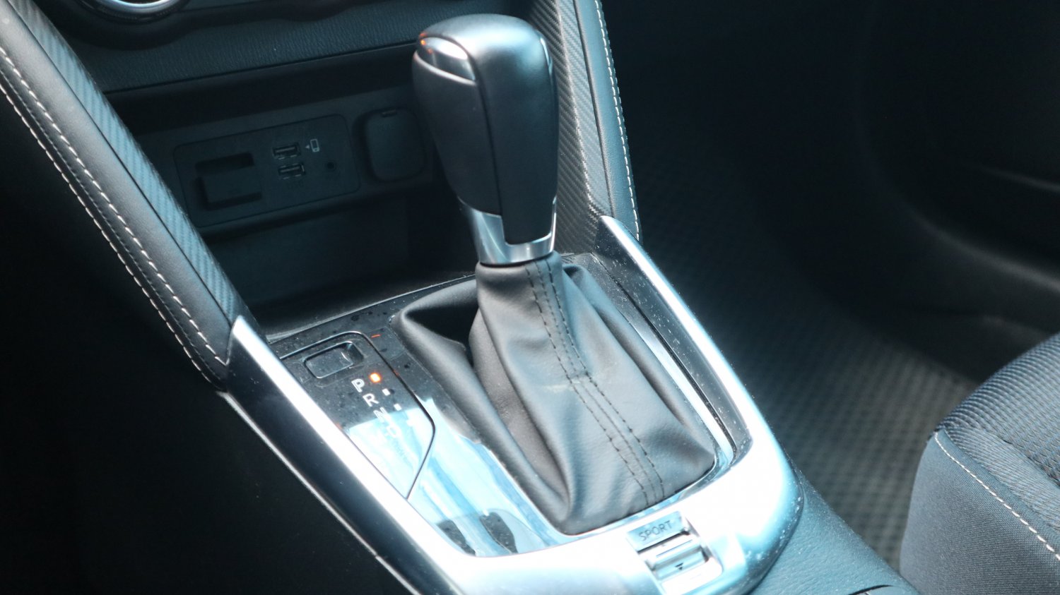 Mazda 馬自達 ／ Mazda 2 ／ 2022年 ／ 2022年Mazda 2 深紅色 馬自達中古車 ／ 九肇匯元汽車 (台南)