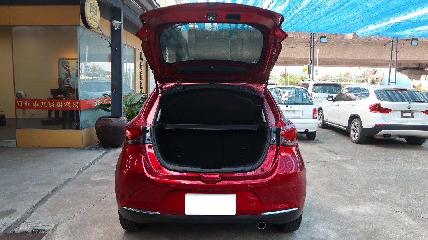 Mazda 馬自達 ／ Mazda 2 ／ 2022年 ／ 2022年Mazda 2 深紅色 馬自達中古車 ／ 九肇匯元汽車 (台南)