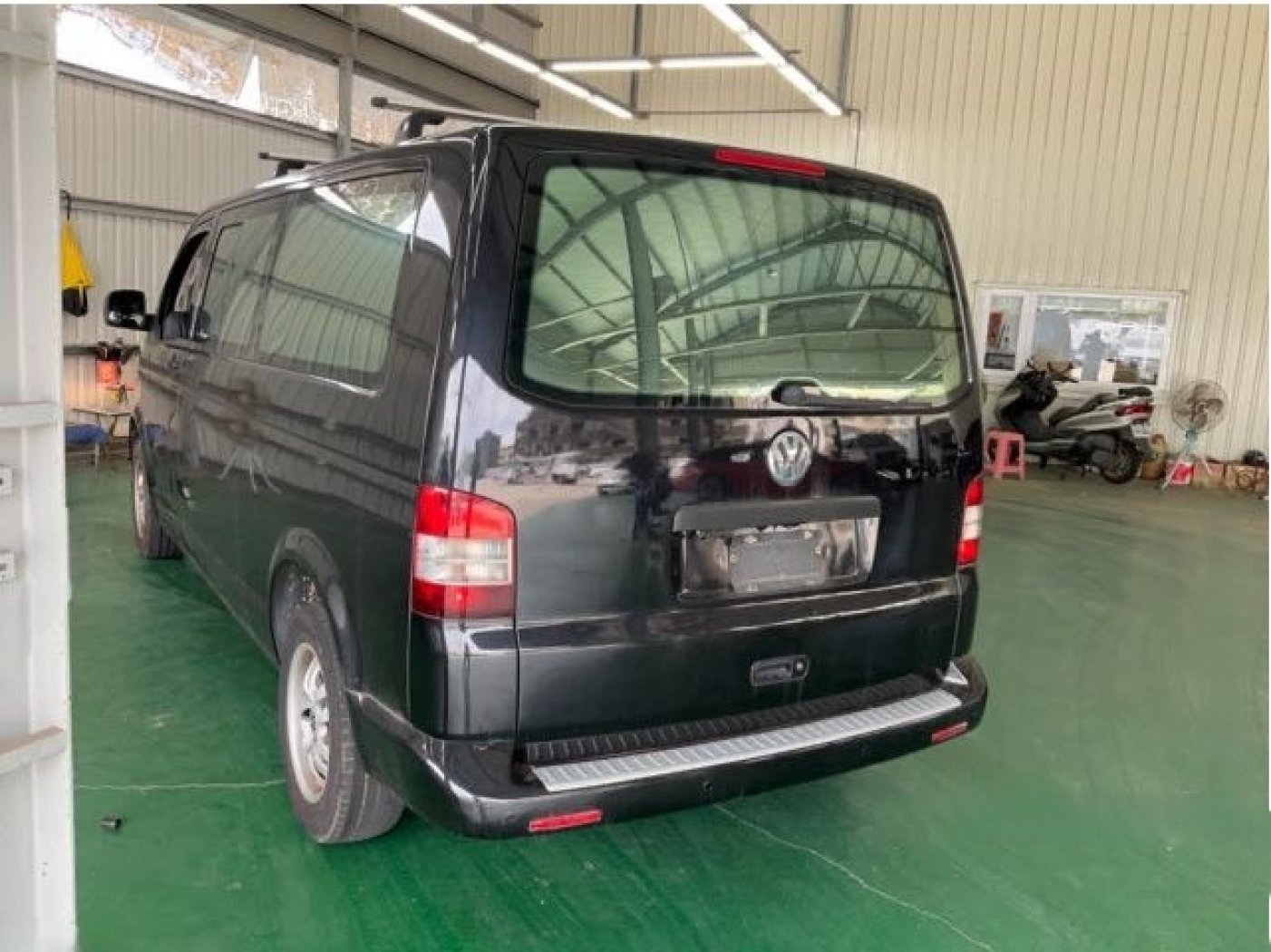 VW 福斯 ／ T5 ／ 2009年 ／ 2009年VW T5 黑色 福斯中古車 ／ 九肇匯元汽車 (台南)