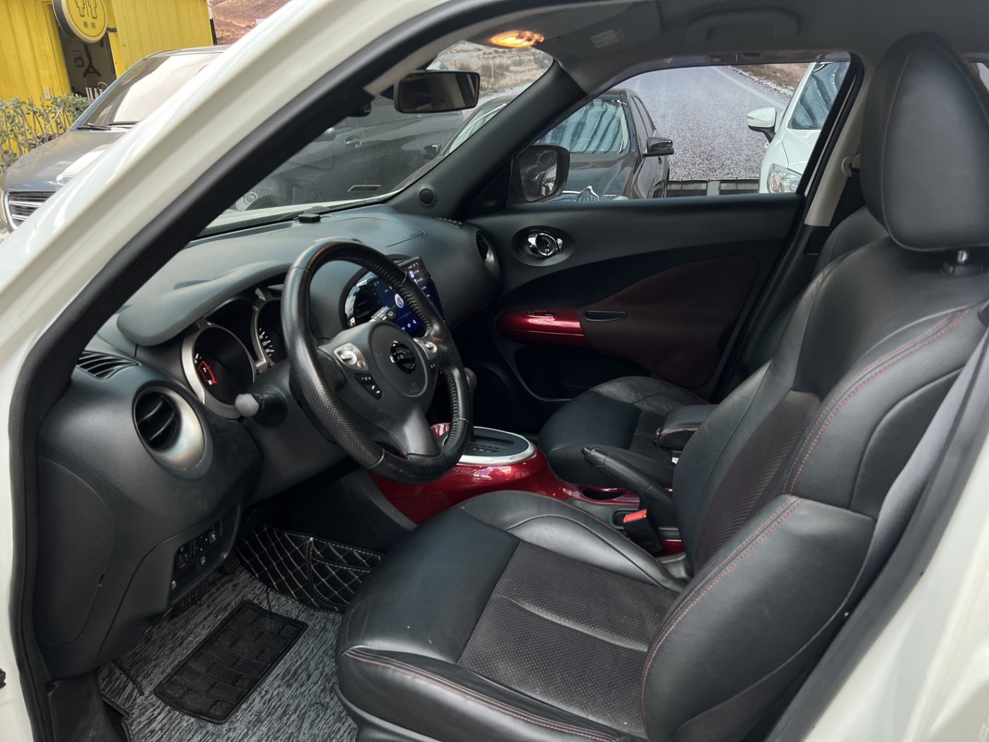 Nissan 日產 ／ Juke ／ 2015年 ／ 2015年 Nissan Juke 白色 日產中古休旅車 ／ MG車庫(台南)