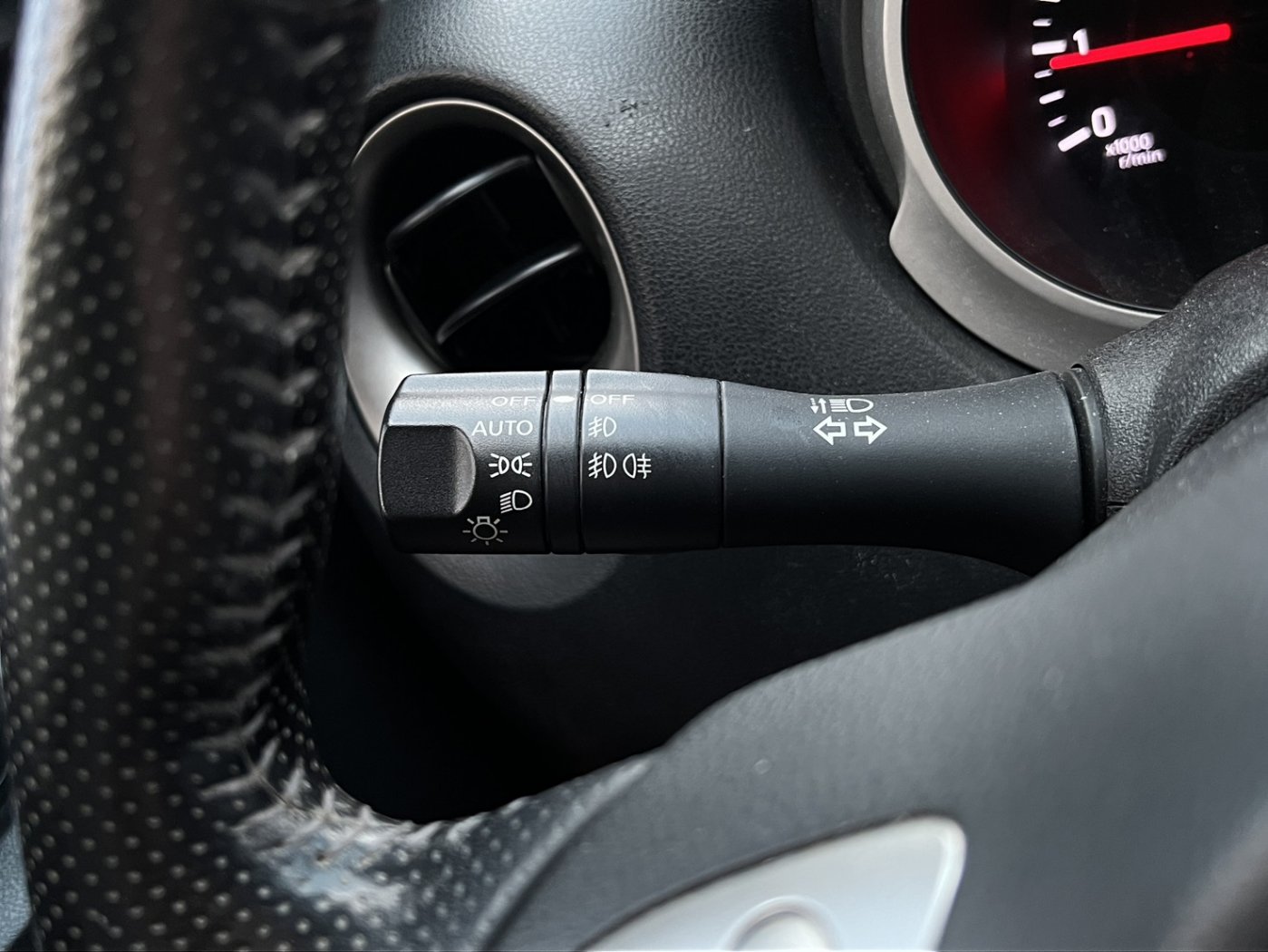 Nissan 日產 ／ Juke ／ 2015年 ／ 2015年 Nissan Juke 白色 日產中古休旅車 ／ MG車庫(台南)