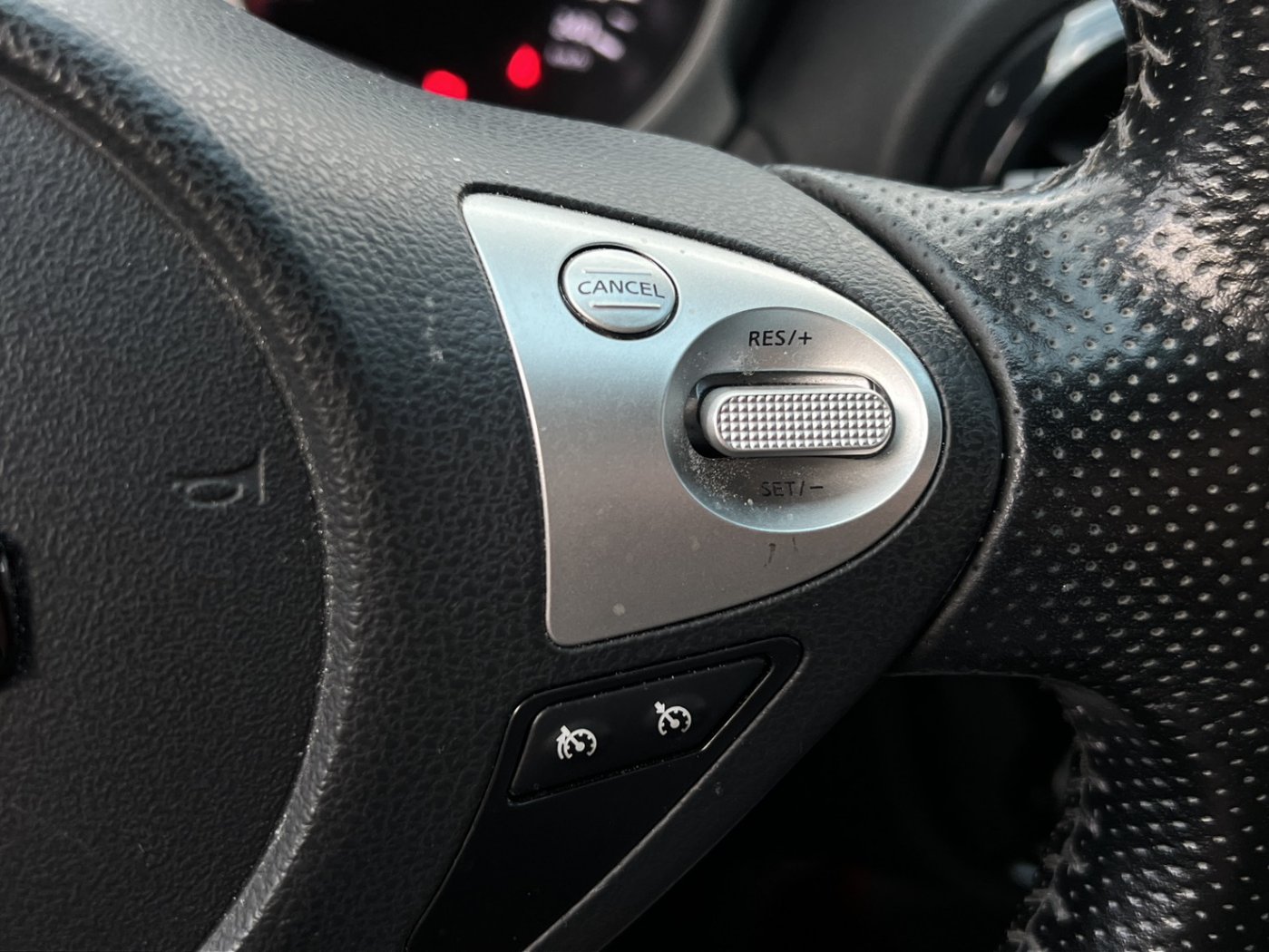 Nissan 日產 ／ Juke ／ 2015年 ／ 2015年 Nissan Juke 白色 日產中古休旅車 ／ MG車庫(台南)