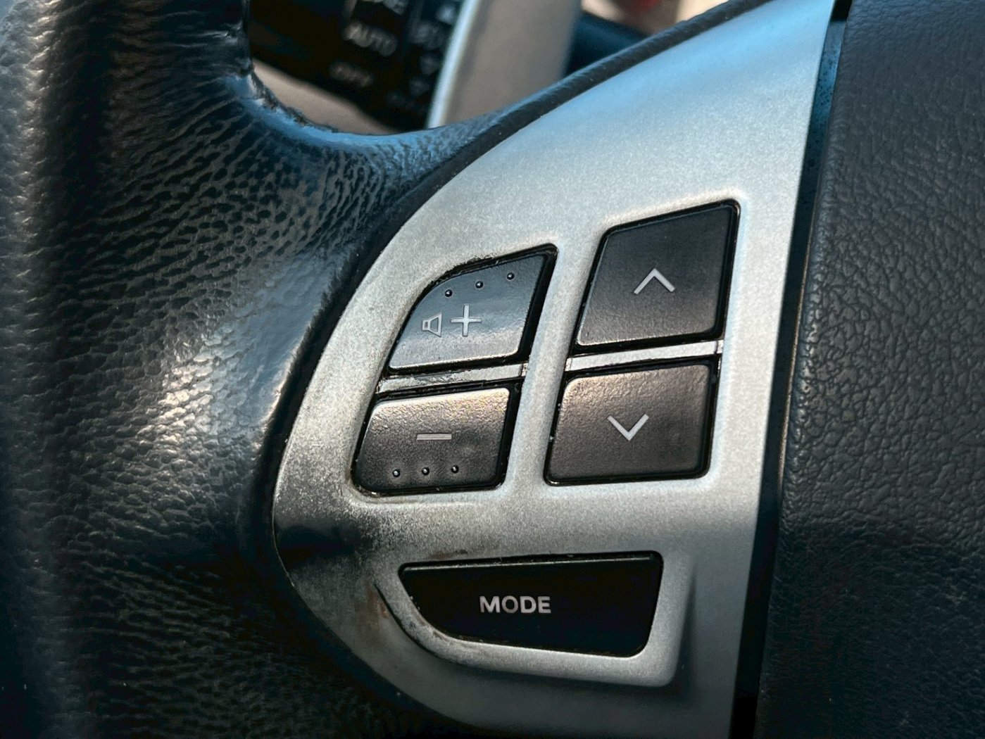 Mitsubishi 三菱 ／ Outlander ／ 2010年 ／ 2010年MitsubishiI Outlander 白色 三菱中古車 ／ MG車庫(台南)