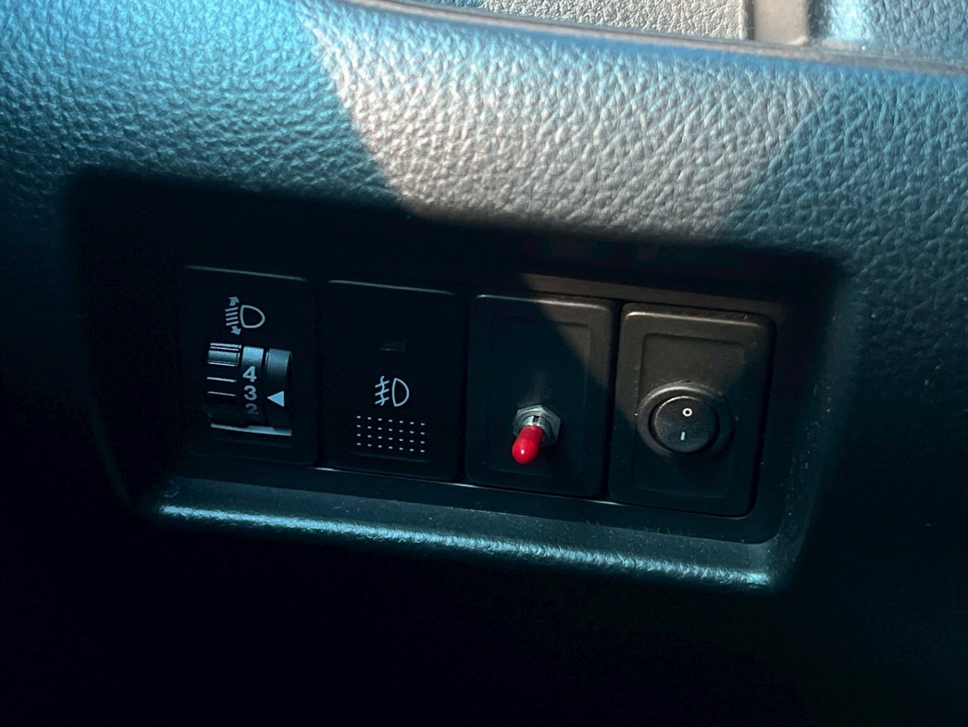 Suzuki 鈴木 ／ Swift ／ 2011年 ／ 2011年Suzuki Swift 灰色 鈴木中古車 ／ MG車庫(台南)