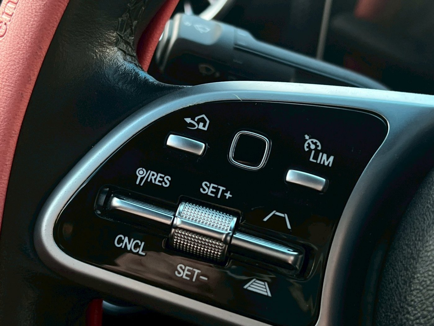 Benz 賓士 ／ A-Class ／ 2019年 ／ 2019年 Benz A200 深灰色 賓士中古車 ／ 高拍